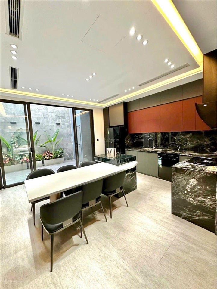 Việt hưng, chủ kính tặng nlmt 300 tr cho khách mua trong tháng 110m² 6 tầng tm, ô tô tránh, kd