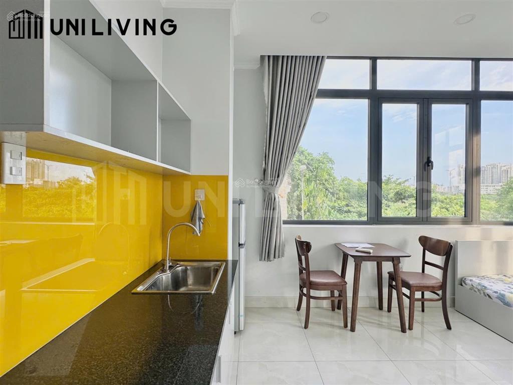 Căn studio full cửa kính thoáng  có nội thất  nằm trong khu biệt thự gần cầu sài gòn q2