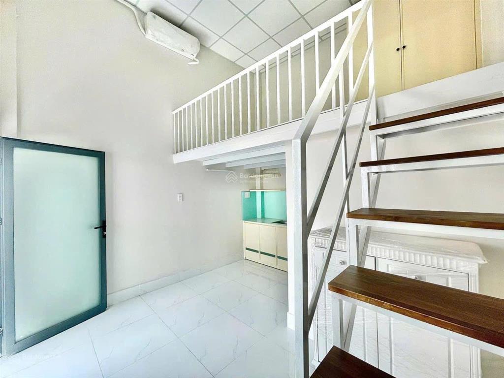 Trống sẵn căn duplex  full nội thất  gác cao 1m8 , dt rộng, gác cao  gần mai chí thọ q2 .