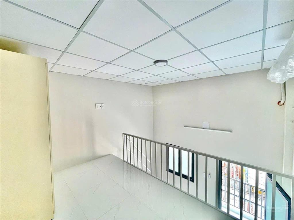 Trống sẵn căn duplex  full nội thất  gác cao 1m8 , dt rộng, gác cao  gần mai chí thọ q2 .