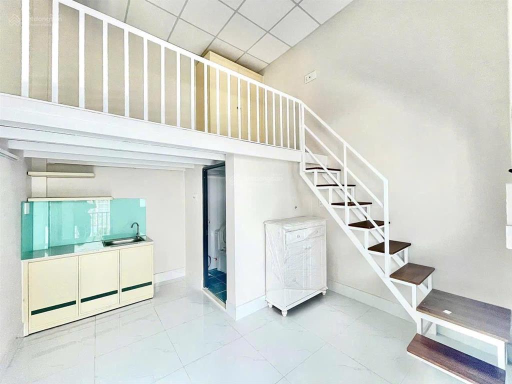 Trống sẵn căn duplex  full nội thất  gác cao 1m8 , dt rộng, gác cao  gần mai chí thọ q2 .