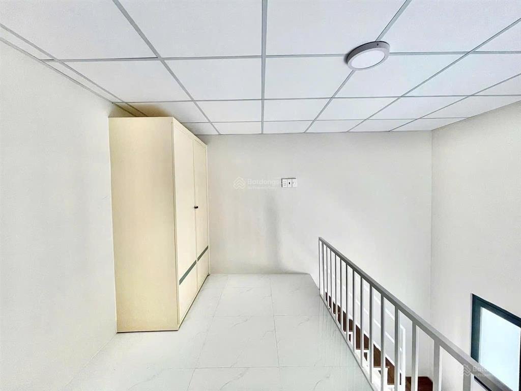 Trống sẵn căn duplex  full nội thất  gác cao 1m8 , dt rộng, gác cao  gần mai chí thọ q2 .