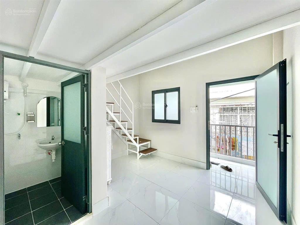 Trống sẵn căn duplex  full nội thất  gác cao 1m8 , dt rộng, gác cao  gần mai chí thọ q2 .