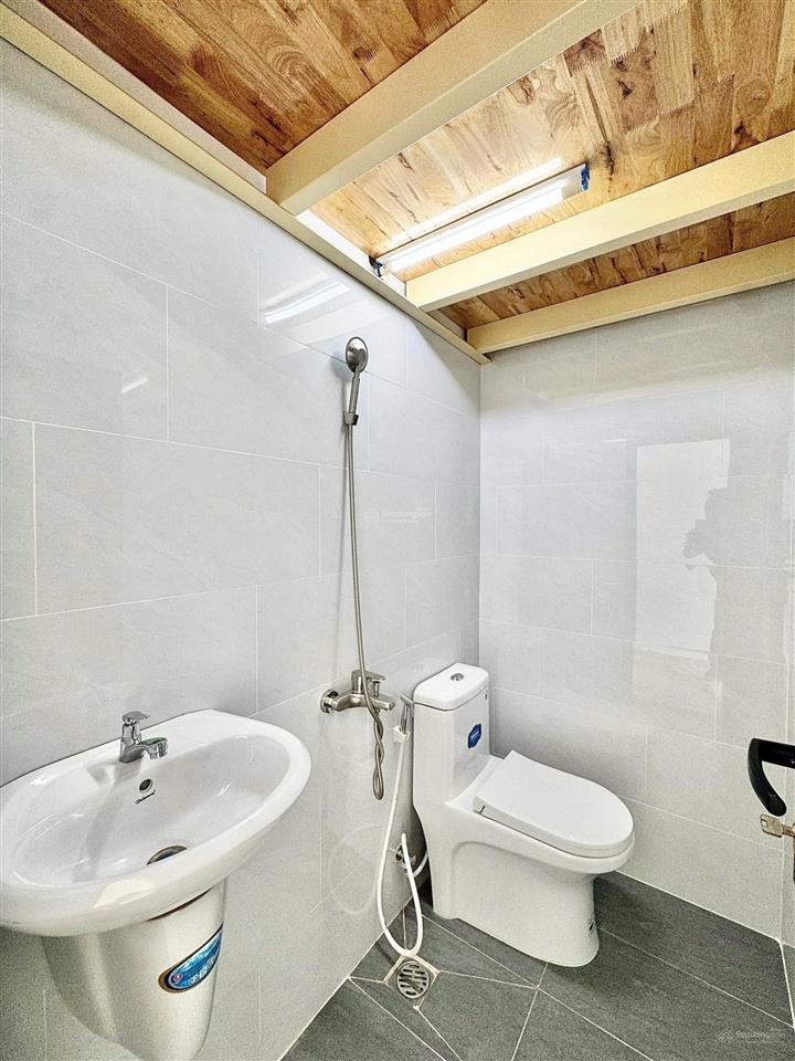 1 căn duplex  studio ban công , dt siêu rộng rãi thoáng nội thất cơ bản  ở bình trưng q2