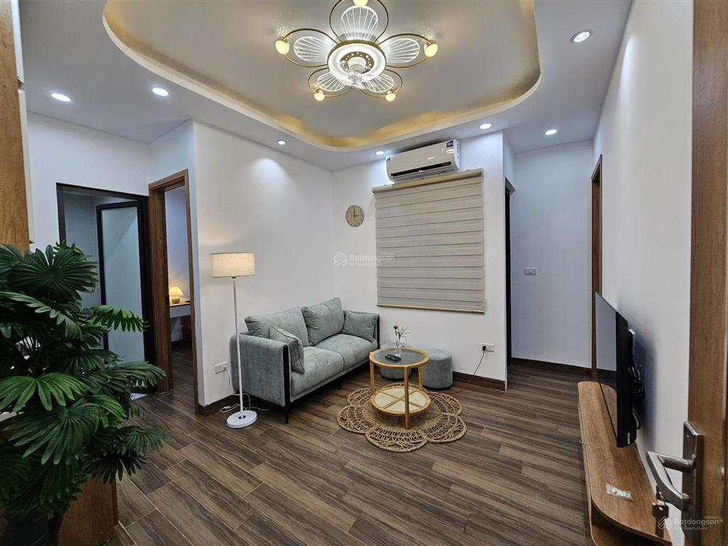 Cho thuê ccmn chùa láng  đường láng, ở ngay, ô tô đỗ cửa 20m, full nội thất, 2pn 1 khách