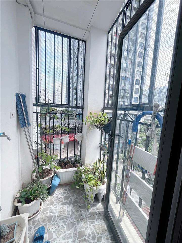 Cho thuê ccmn chùa láng  đường láng, ở ngay, ô tô đỗ cửa 20m, full nội thất, 2pn 1 khách