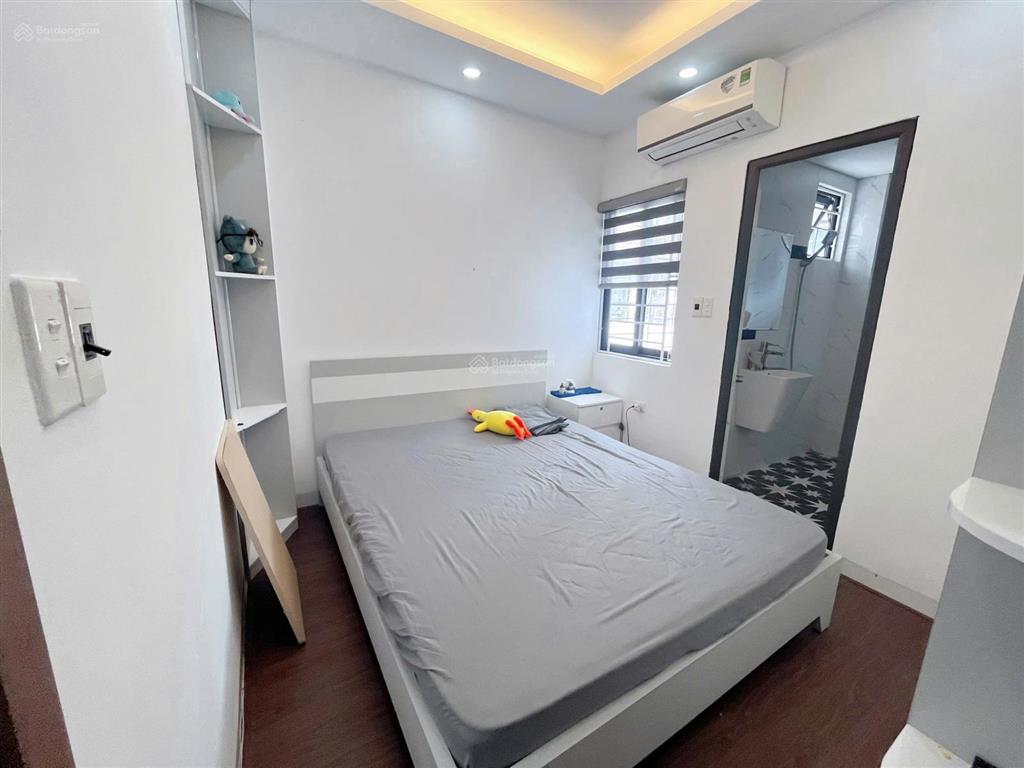 Cho thuê ccmn chùa láng  đường láng, ở ngay, ô tô đỗ cửa 20m, full nội thất, 2pn 1 khách