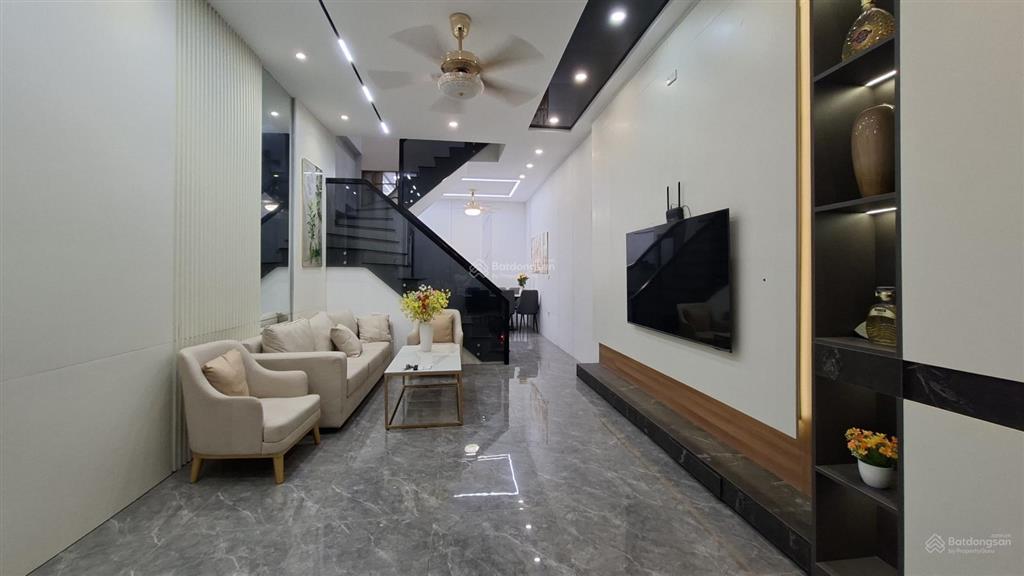 11,7 tỷ  hoàng văn thái, phân lô ô tô tránh, view hồ vĩnh viễn, ngõ thông, cách vđ 2.5 chỉ 30m