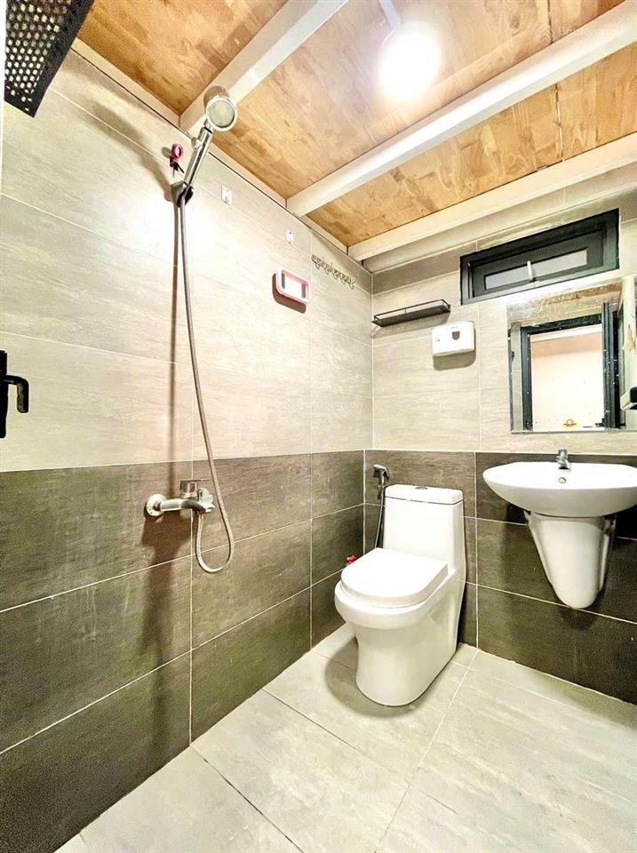 Căn hộ gác lửng 30m2 full tiện nghi bùi đình túy ngay ngã tư hàng xanh gần đh gtvt, hutech