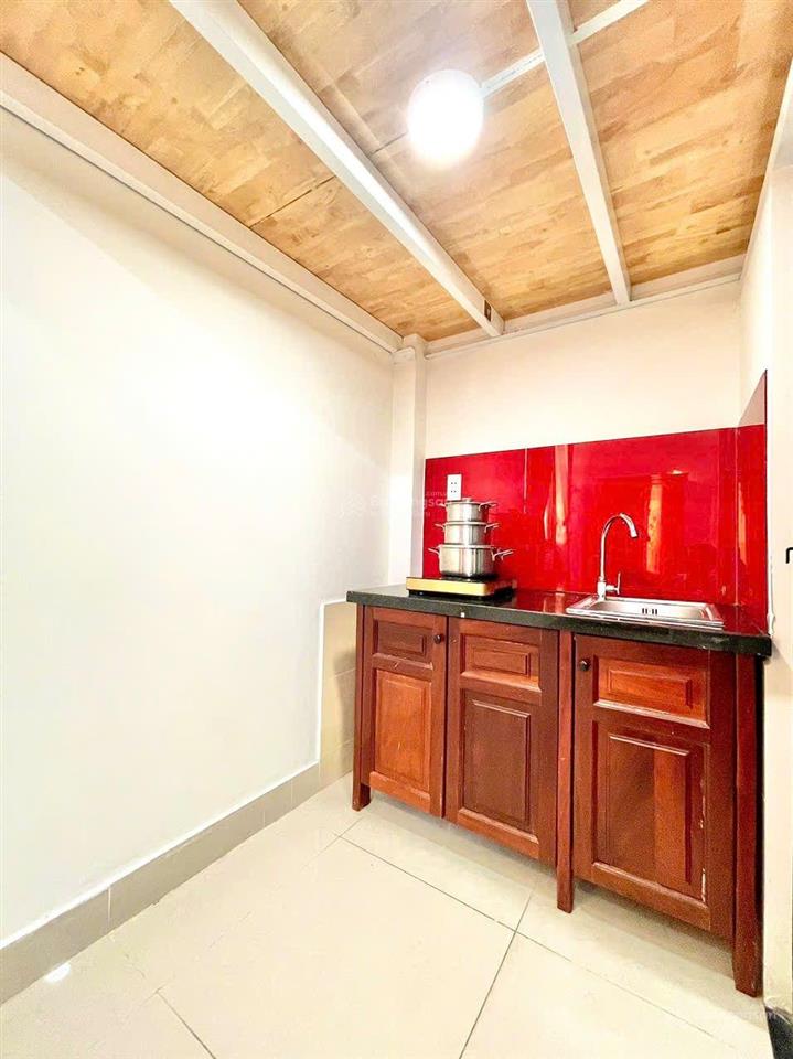 Căn hộ gác lửng 30m2 full tiện nghi bùi đình túy ngay ngã tư hàng xanh gần đh gtvt, hutech