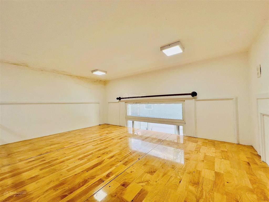 Siêu phẩm gác lửng nội thất tiện nghi cửa sổ thoáng mát tại phạm văn chiêu ngay chợ hạnh thông tây