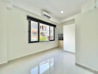 Phòng mới cửa sổ trời thoáng full nội thất giá tốt bùi đình túy gần ngã tư hàng xanh và các đh lớn