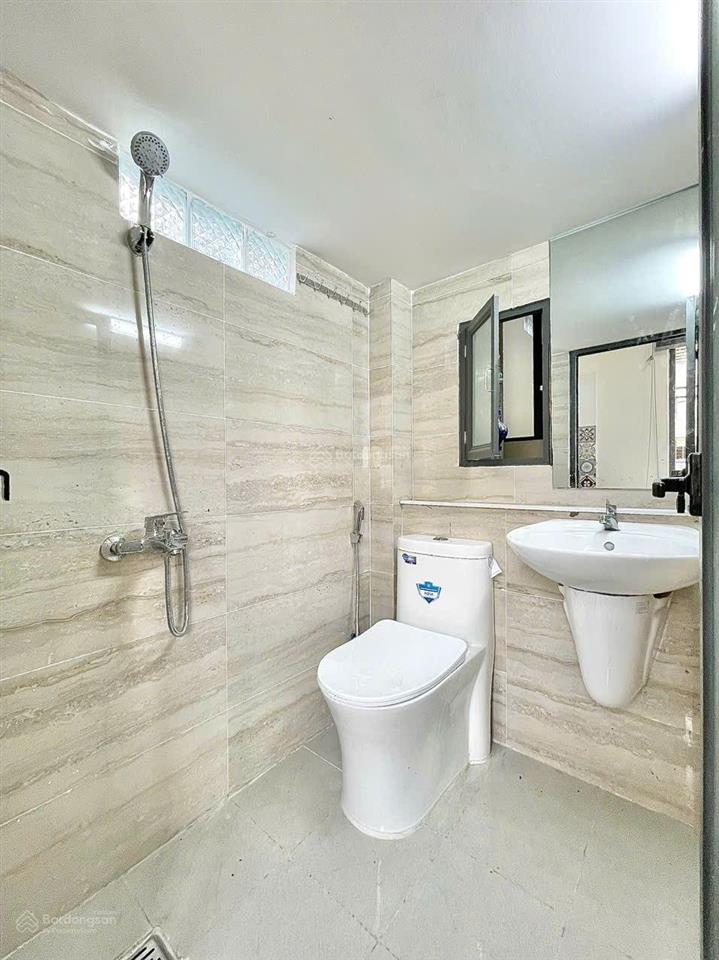 Phòng mới cửa sổ trời thoáng full nội thất giá tốt bùi đình túy gần ngã tư hàng xanh và các đh lớn