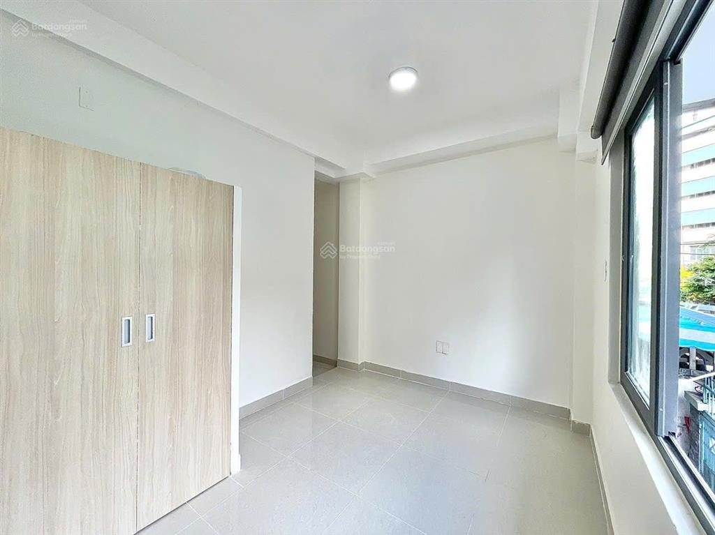 Phòng mới cửa sổ trời thoáng full nội thất giá tốt bùi đình túy gần ngã tư hàng xanh và các đh lớn