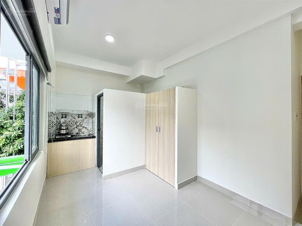 Phòng mới cửa sổ trời thoáng full nội thất giá tốt bùi đình túy gần ngã tư hàng xanh và các đh lớn