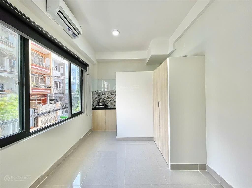 Phòng mới cửa sổ trời thoáng full nội thất giá tốt bùi đình túy gần ngã tư hàng xanh và các đh lớn