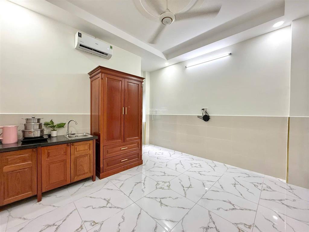 Phòng mới xây 100% full nội thất cửa sổ lớn tại cách mạng tháng 8, gần công viên lê thị riêng