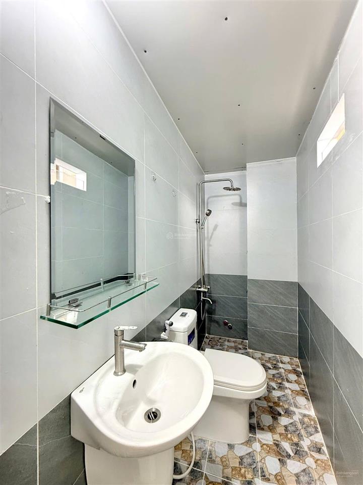 Phòng mới xây 100% full nội thất cửa sổ lớn tại cách mạng tháng 8, gần công viên lê thị riêng