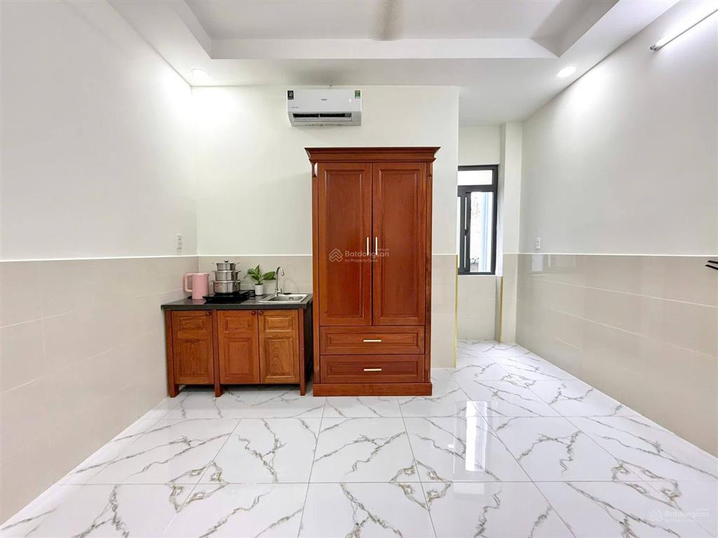 Phòng mới xây 100% full nội thất cửa sổ lớn tại cách mạng tháng 8, gần công viên lê thị riêng