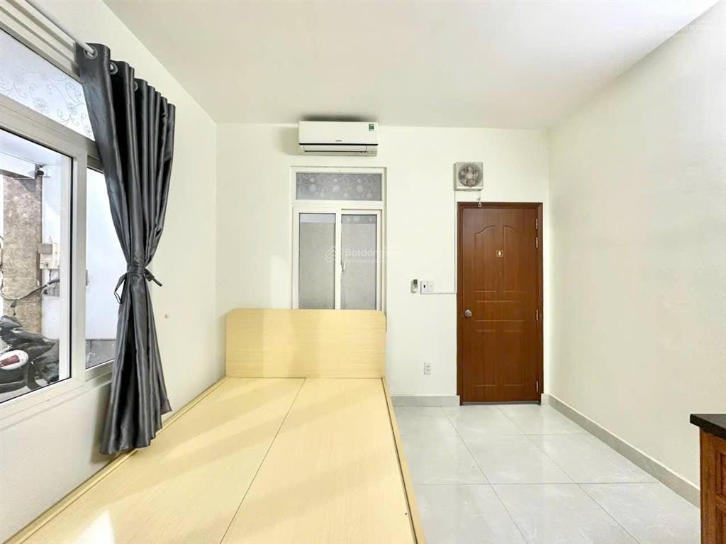 Phòng cửa sổ ngay tầng trệt full nội thất mới 100% ngay tân thuận tây gần đại học nguyễn tất thành