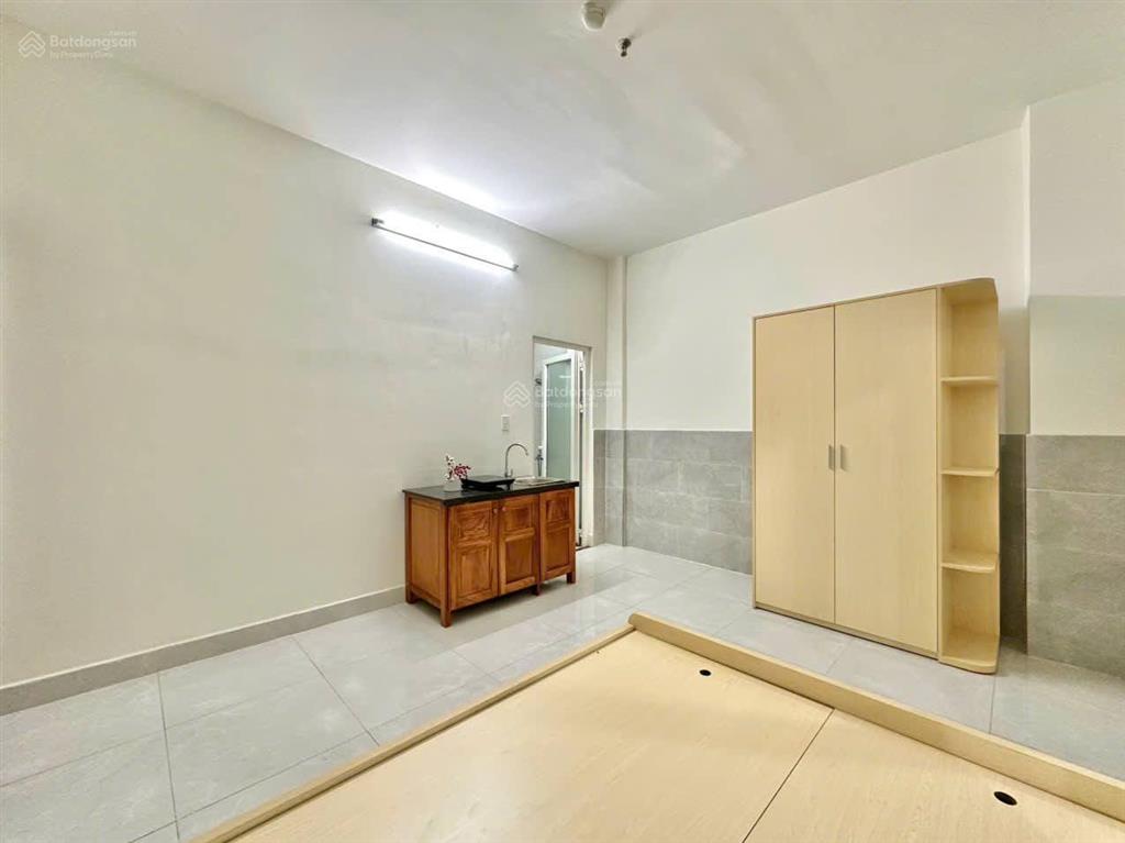Phòng cửa sổ ngay tầng trệt full nội thất mới 100% ngay tân thuận tây gần đại học nguyễn tất thành