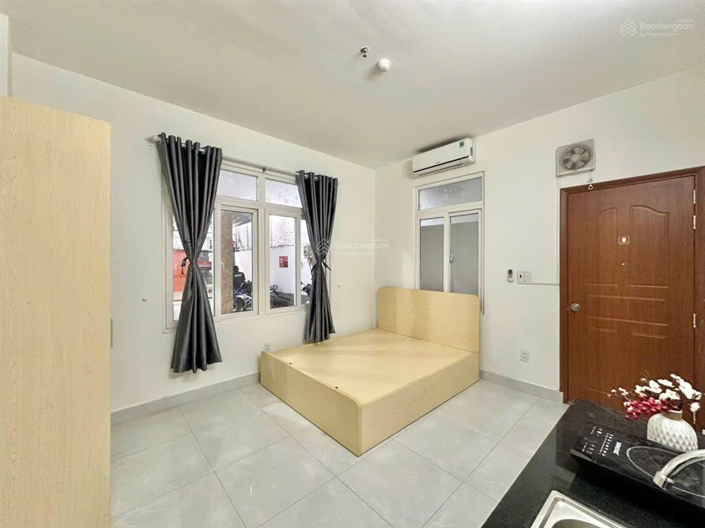 Phòng cửa sổ ngay tầng trệt full nội thất mới 100% ngay tân thuận tây gần đại học nguyễn tất thành