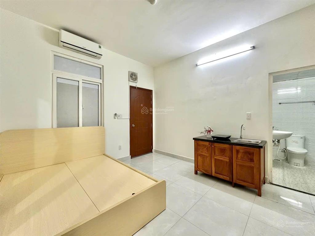 Phòng cửa sổ ngay tầng trệt full nội thất mới 100% ngay tân thuận tây gần đại học nguyễn tất thành