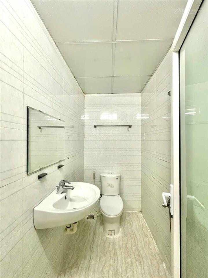 Phòng cửa sổ ngay tầng trệt full nội thất mới 100% ngay tân thuận tây gần đại học nguyễn tất thành