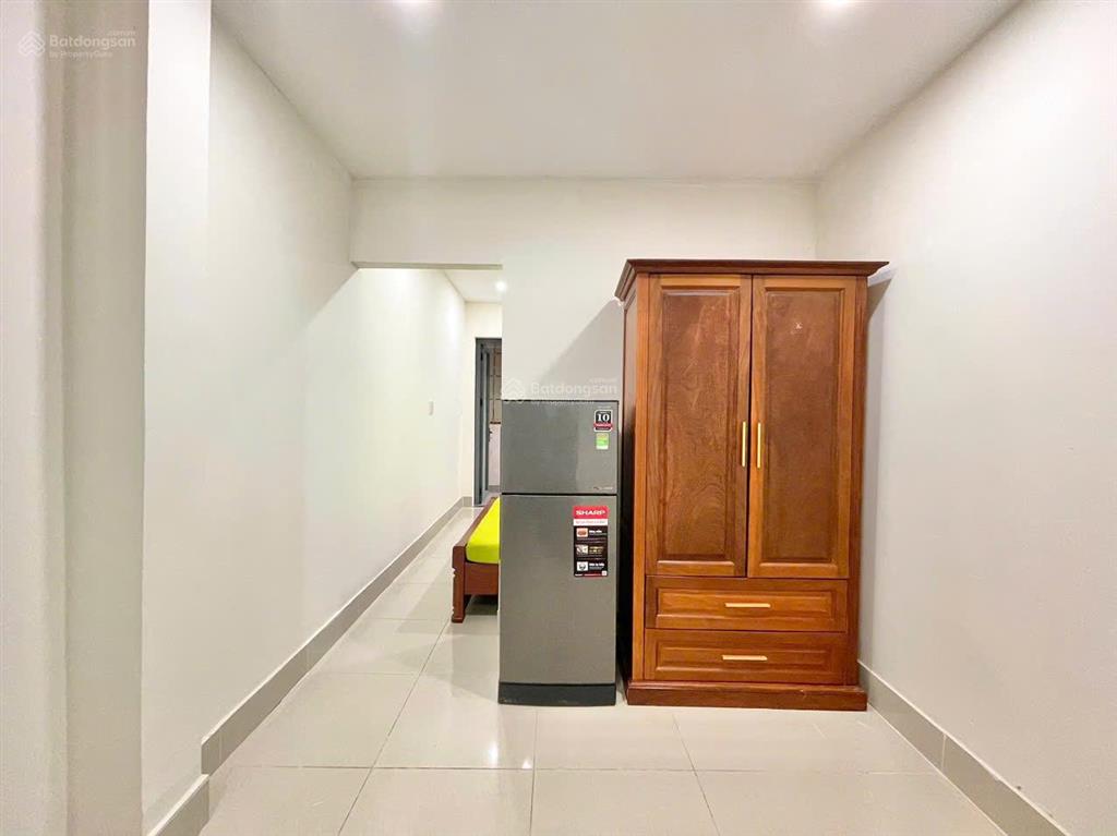 Studio có sân sau thoáng full nội thất bùi đình túy gần ngã 4 hàng xanh, đại học gtvt, ftu, hutech