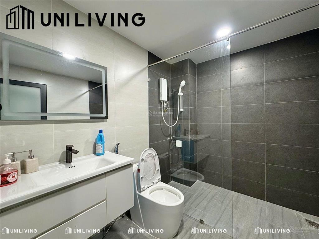 Ngay bờ kè hoàng sa, trường sa  hơn 5 phút vào trung tâm thành phố  studio mới, full nội thất đẹp