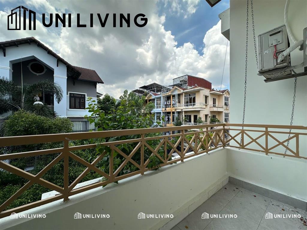 Ngay bờ kè hoàng sa, trường sa  hơn 5 phút vào trung tâm thành phố  studio mới, full nội thất đẹp