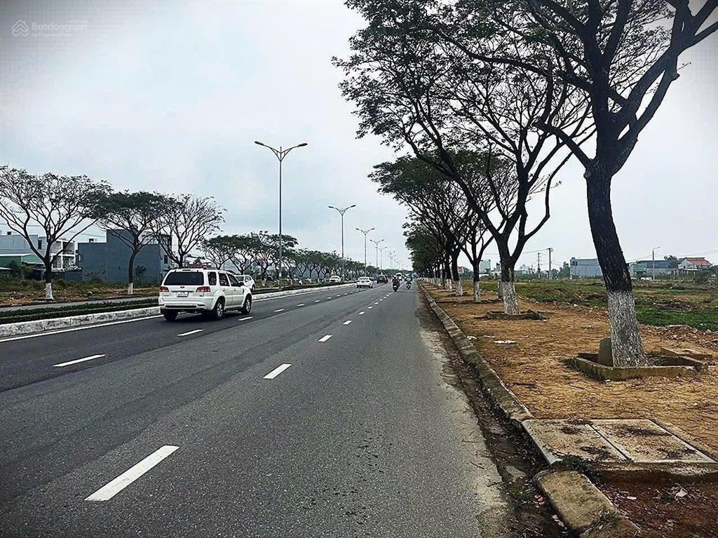 Suất ngoại giao duy nhất  03 lô liển kề mặt tiền võ chí công  kẹp vệt cây xanh