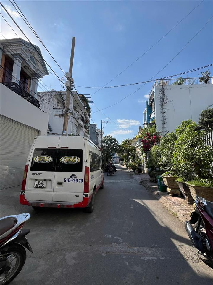 Bán nhà cấp 4, 2 mặt hẻm đường 7m dương thị mười. dt 10x18m giá 9.8 tỷ