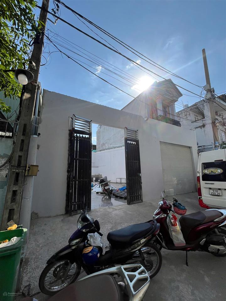 Bán nhà cấp 4, 2 mặt hẻm đường 7m dương thị mười. dt 10x18m giá 9.8 tỷ