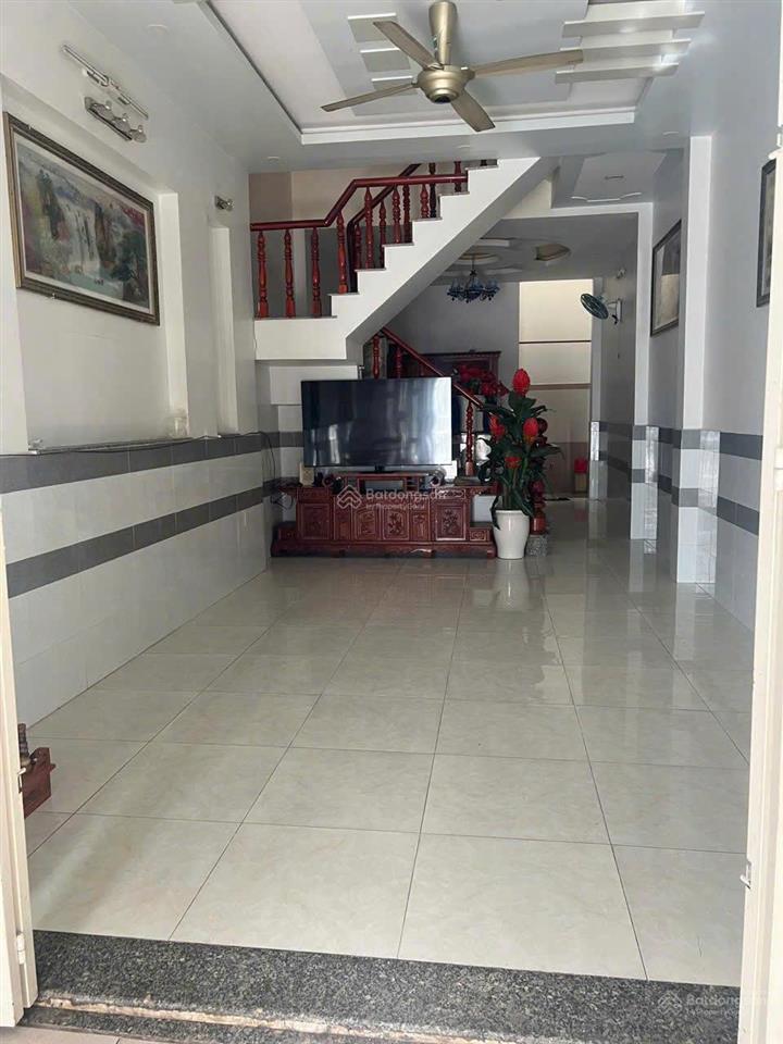 Bán nhà hẻm 5m lâm thị hố q12, 4x15m, 3 tầng, giá 5.75 tỷ