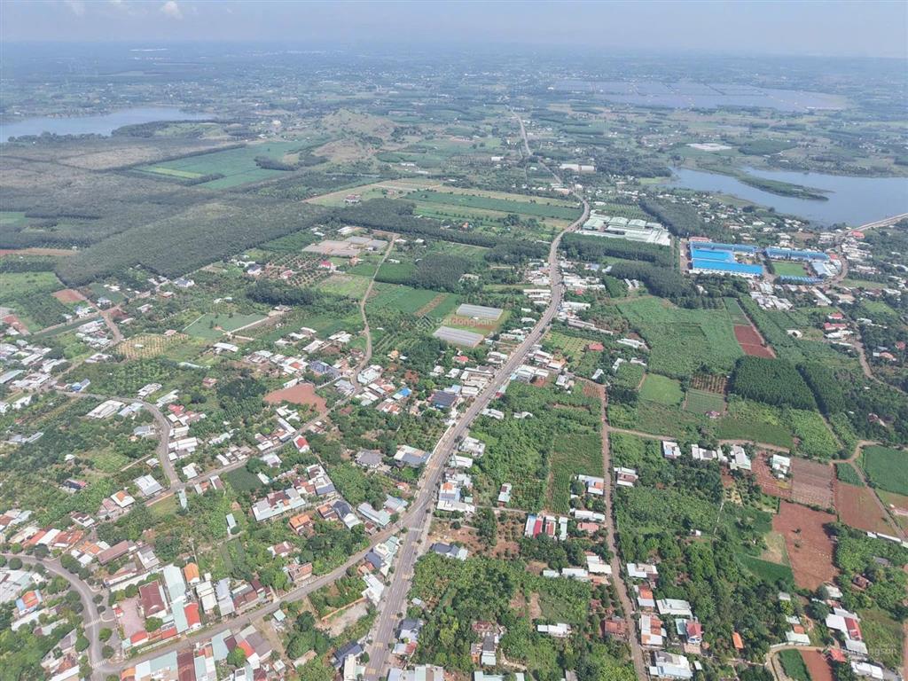 Lô  2mt đt 765, đất đỏ, hcm. ngay kdc, kcn  nút giao ct long thành hồ tràm ~3km