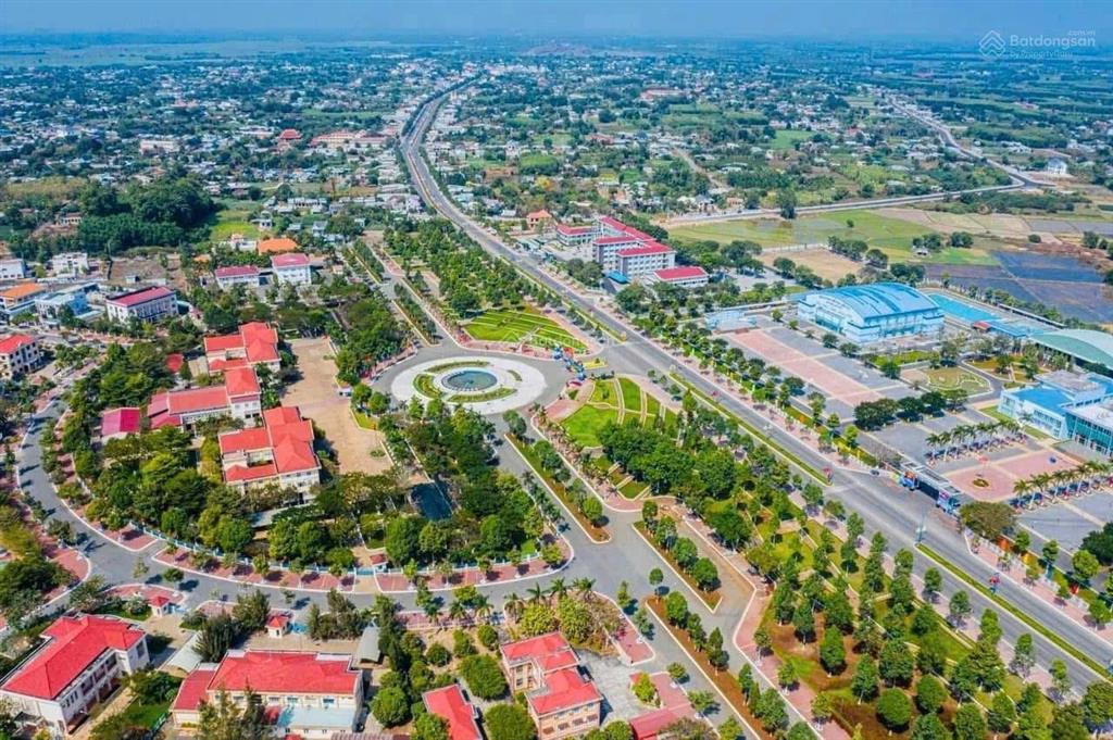 Lô  2mt đt 765, đất đỏ, hcm. ngay kdc, kcn  nút giao ct long thành hồ tràm ~3km