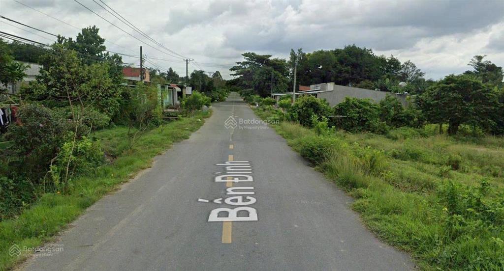 Bán đất mt đường bến đình an nhơn tây có 300m thổ cư 23mx92m dt 2165m2