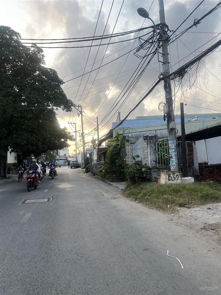 Cần bán đất full thổ cư mt ngang 25m, dt 825m2, giá 30tỷ, đang cho thuê 60tr/tháng