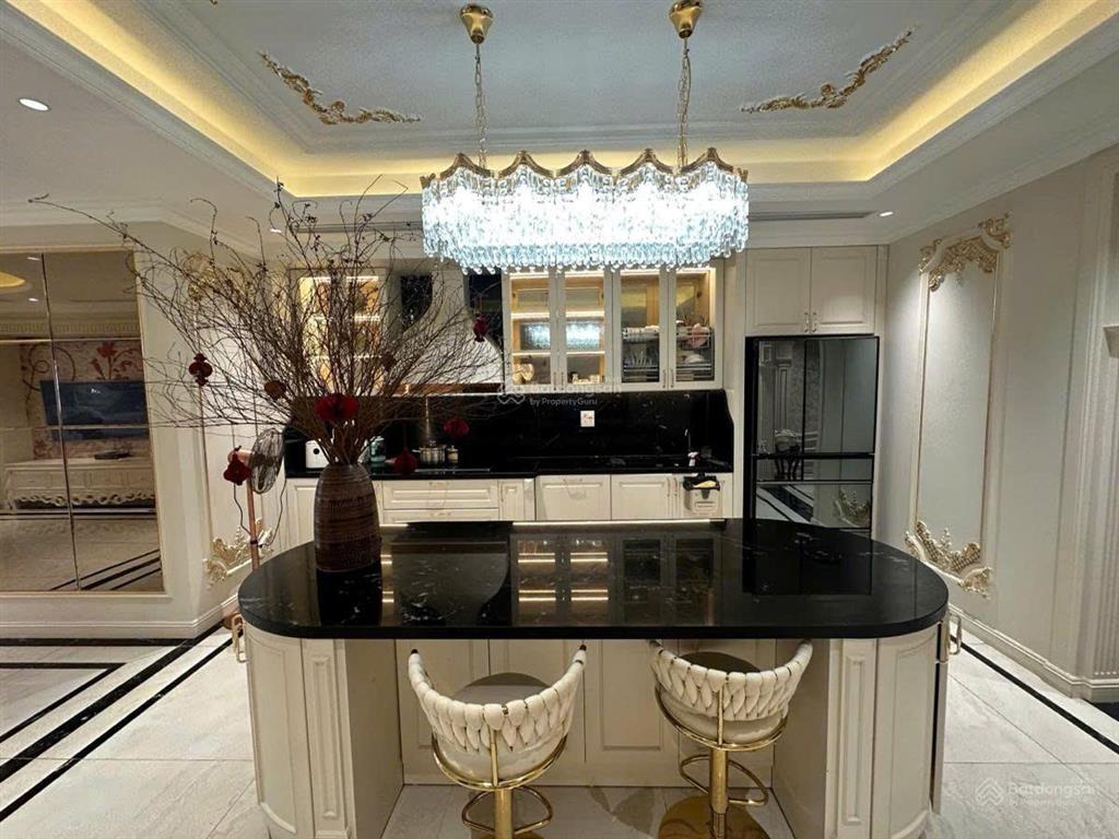 Bán nhà rẻ hơn thị trường 20% dt 65 m2 dịch vọng cầu giấy hn đường thông ô tô đỗ cách nhà 10m.