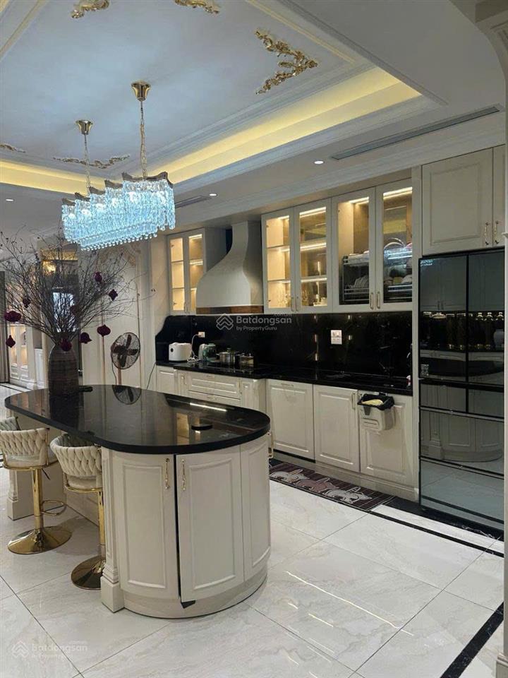 Bán nhà rẻ hơn thị trường 20% dt 65 m2 dịch vọng cầu giấy hn đường thông ô tô đỗ cách nhà 10m.