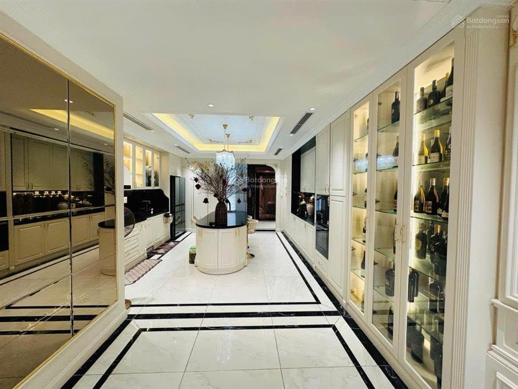 Bán nhà rẻ hơn thị trường 20% dt 65 m2 dịch vọng cầu giấy hn đường thông ô tô đỗ cách nhà 10m.