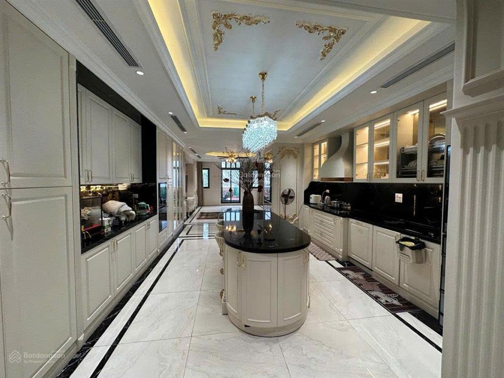 Bán nhà rẻ hơn thị trường 20% dt 65 m2 dịch vọng cầu giấy hn đường thông ô tô đỗ cách nhà 10m.