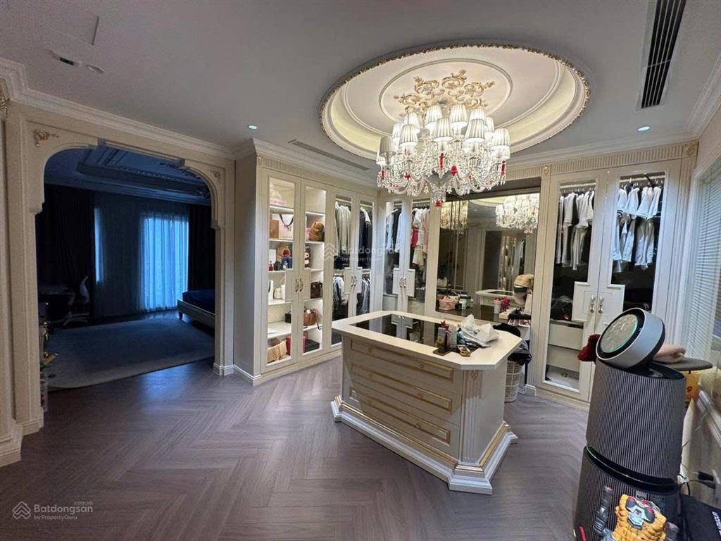 Bán nhà rẻ hơn thị trường 20% dt 65 m2 dịch vọng cầu giấy hn đường thông ô tô đỗ cách nhà 10m.