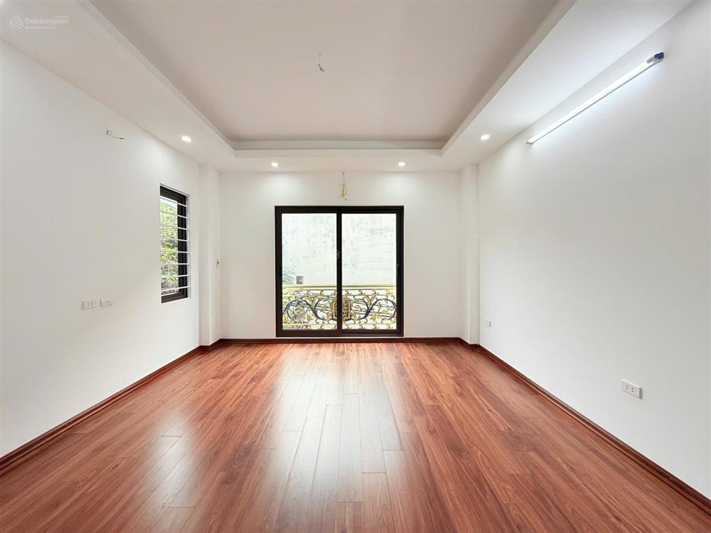 Bán nhà 5 tầng mặt phố thụy khuê diện tích 50m2 mặt tiền 4m, thửa đất vuông văn lô góc giá 22 tỷ.