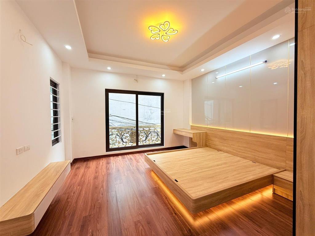Giám giá bán gấp nhà mặt phố quan nhân, dt 55m2 mặt tiền rộng 4,5m 5 tầng giá nhỉnh 10 tỷ.  09889