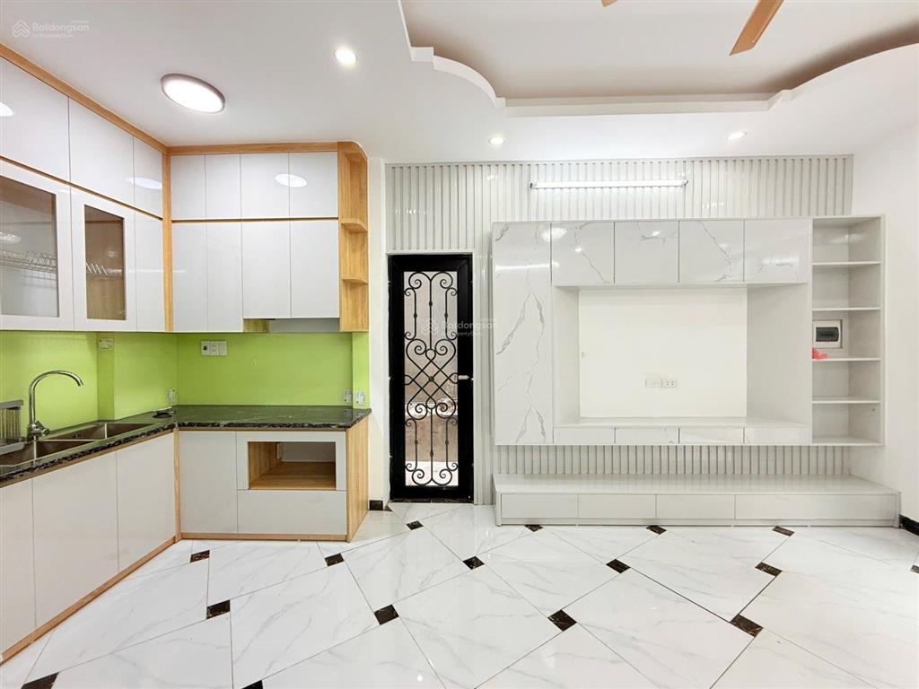 Giám giá bán gấp nhà mặt phố quan nhân, dt 55m2 mặt tiền rộng 4,5m 5 tầng giá nhỉnh 10 tỷ.  09889