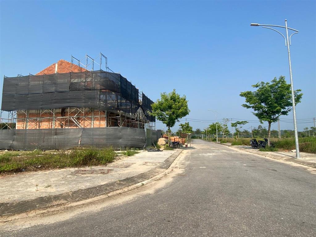 Bán 01 lô góc, 168m2, chiều rộng 8m, dài 22m, vị trí trung tâm, tại khu dvhh vsip quảng ngãi