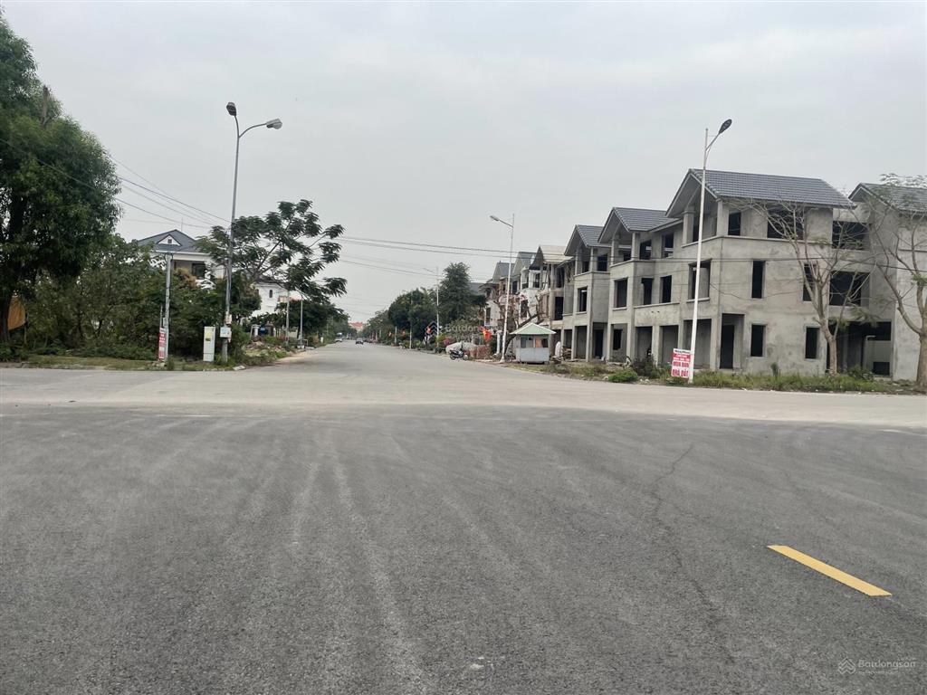 Chuyển nhượng nhà thô anh dũng 7  dương kinh .
diện tích  180m2 mặt đường 25m