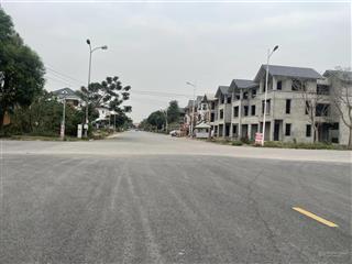 Chuyển nhượng nhà thô anh dũng 7  dương kinh .
diện tích  180m2 mặt đường 25m